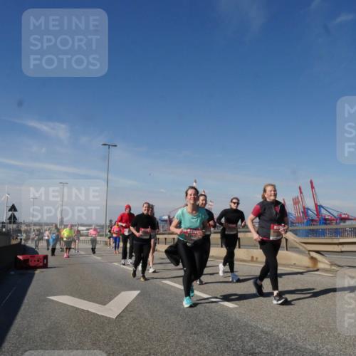 03.10.2025 - Köhlbrandbrückenlauf Matties Gatica Varas http://msf.ph/oto/9001298 03.10.2025 12:54:30 Position 2 11111 meine-sportfotos.de