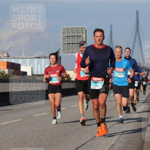 03.10.2025 - Köhlbrandbrückenlauf Luisa Fischer http://msf.ph/oto/9001305 03.10.2025 10:43:17 Position 3 3376, 1628, 1030 meine-sportfotos.de