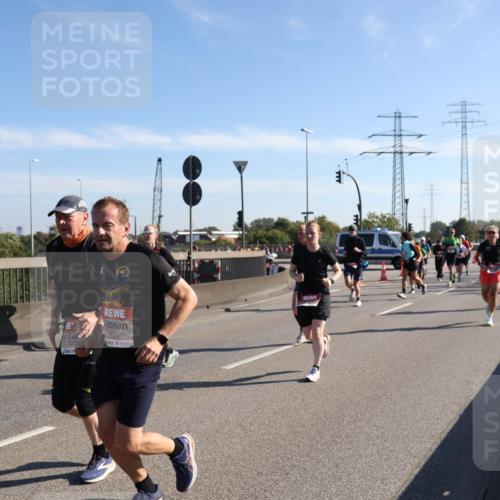 03.10.2025 - Köhlbrandbrückenlauf Julia Fischer http://msf.ph/oto/9001311 03.10.2025 12:17:14 Position 3 4431 meine-sportfotos.de