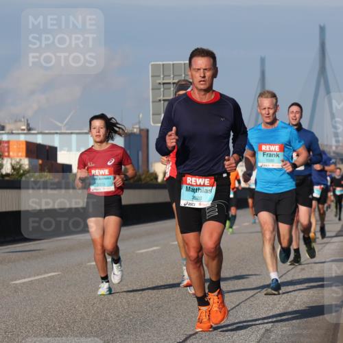 03.10.2025 - Köhlbrandbrückenlauf Luisa Fischer http://msf.ph/oto/9001315 03.10.2025 10:43:18 Position 3 3376, 3628, 1030 meine-sportfotos.de