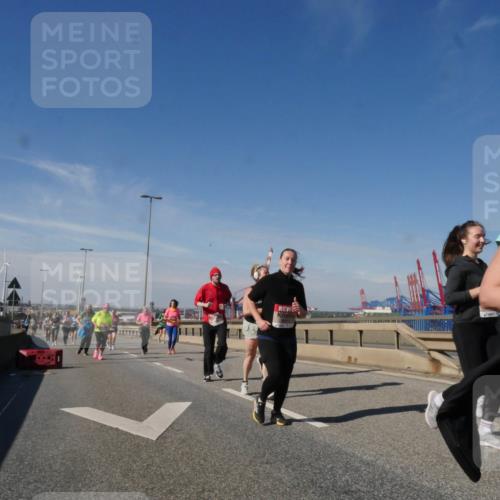03.10.2025 - Köhlbrandbrückenlauf Matties Gatica Varas http://msf.ph/oto/9001317 03.10.2025 12:54:32 Position 2  meine-sportfotos.de