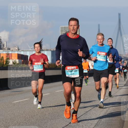 03.10.2025 - Köhlbrandbrückenlauf Luisa Fischer http://msf.ph/oto/9001318 03.10.2025 10:43:18 Position 3 3376, 3628, 1030 meine-sportfotos.de