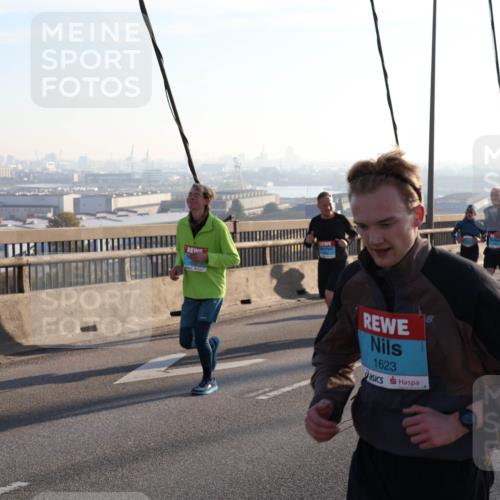 03.10.2025 - Köhlbrandbrückenlauf Julia Fischer http://msf.ph/oto/9001320 03.10.2025 09:23:51 Position 1 1623 meine-sportfotos.de