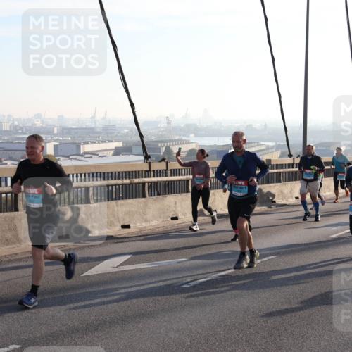 03.10.2025 - Köhlbrandbrückenlauf Julia Fischer http://msf.ph/oto/9001338 03.10.2025 09:23:53 Position 1  meine-sportfotos.de