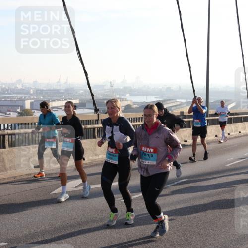 03.10.2025 - Köhlbrandbrückenlauf Julia Fischer http://msf.ph/oto/9001358 03.10.2025 09:23:58 Position 1 3825, 3278, 1864, 3842 meine-sportfotos.de