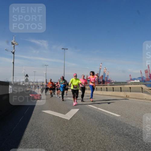 03.10.2025 - Köhlbrandbrückenlauf Matties Gatica Varas http://msf.ph/oto/9001362 03.10.2025 12:54:35 Position 2  meine-sportfotos.de