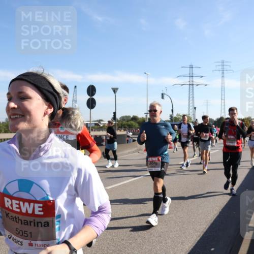 03.10.2025 - Köhlbrandbrückenlauf Julia Fischer http://msf.ph/oto/9001365 03.10.2025 12:17:23 Position 3 5051 meine-sportfotos.de