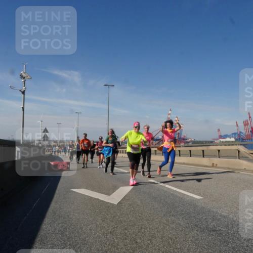 03.10.2025 - Köhlbrandbrückenlauf Matties Gatica Varas http://msf.ph/oto/9001368 03.10.2025 12:54:36 Position 2  meine-sportfotos.de