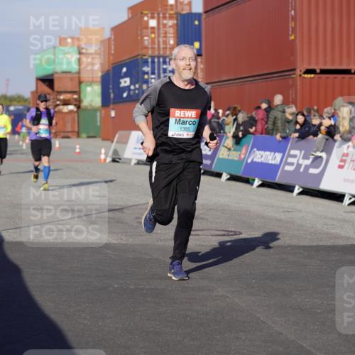 03.10.2025 - Köhlbrandbrückenlauf Michael Burmester http://msf.ph/oto/9001374 03.10.2025 10:05:26 Ziel 1312, 1385, 1415, 2084, 3679 meine-sportfotos.de