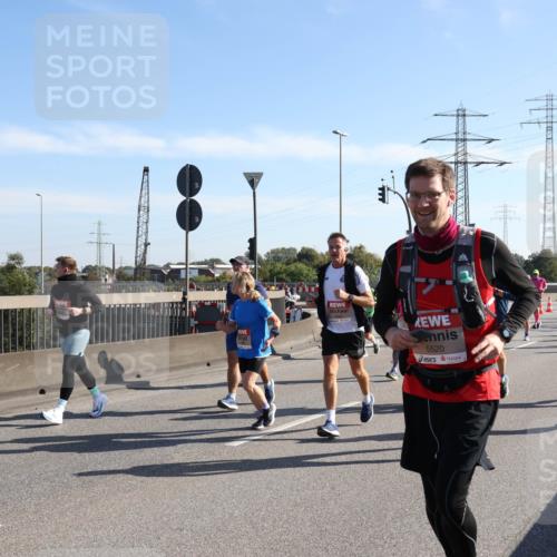 03.10.2025 - Köhlbrandbrückenlauf Julia Fischer http://msf.ph/oto/9001378 03.10.2025 12:17:24 Position 3 5520 meine-sportfotos.de