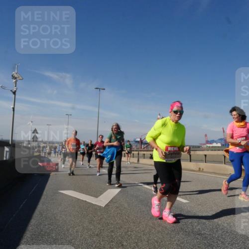 03.10.2025 - Köhlbrandbrückenlauf Matties Gatica Varas http://msf.ph/oto/9001387 03.10.2025 12:54:37 Position 2 6553 meine-sportfotos.de