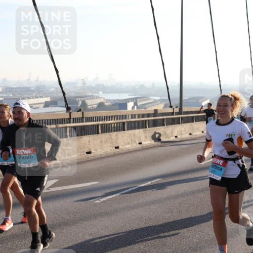 03.10.2025 - Köhlbrandbrückenlauf Julia Fischer http://msf.ph/oto/9001388 03.10.2025 09:24:06 Position 1 2661, 3341, 17762 meine-sportfotos.de