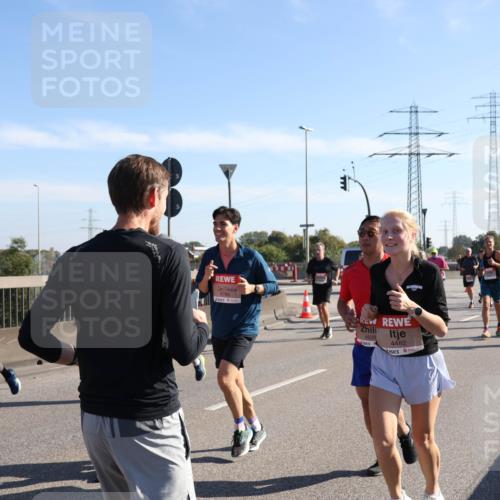 03.10.2025 - Köhlbrandbrückenlauf Julia Fischer http://msf.ph/oto/9001400 03.10.2025 12:17:26 Position 3 86, 6788, 4639, 4482 meine-sportfotos.de