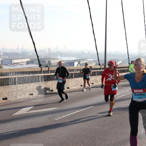 03.10.2025 - Köhlbrandbrückenlauf Julia Fischer http://msf.ph/oto/9001401 03.10.2025 09:24:10 Position 1 1626 meine-sportfotos.de