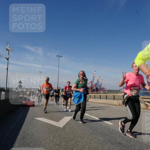 03.10.2025 - Köhlbrandbrückenlauf Matties Gatica Varas http://msf.ph/oto/9001403 03.10.2025 12:54:38 Position 2 614 meine-sportfotos.de