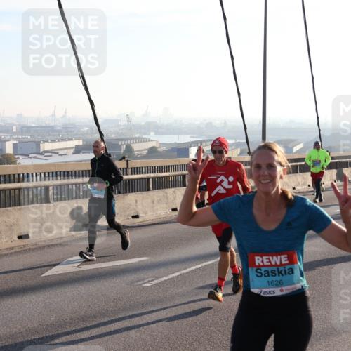 03.10.2025 - Köhlbrandbrückenlauf Julia Fischer http://msf.ph/oto/9001406 03.10.2025 09:24:11 Position 1 1626 meine-sportfotos.de