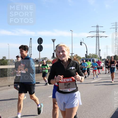 03.10.2025 - Köhlbrandbrückenlauf Julia Fischer http://msf.ph/oto/9001408 03.10.2025 12:17:26 Position 3 6789, 4482 meine-sportfotos.de