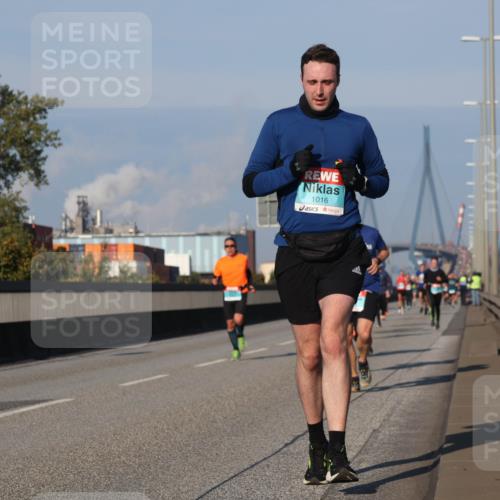 03.10.2025 - Köhlbrandbrückenlauf Luisa Fischer http://msf.ph/oto/9001409 03.10.2025 10:43:23 Position 3 1016 meine-sportfotos.de