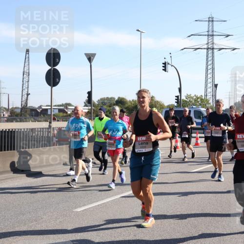 03.10.2025 - Köhlbrandbrückenlauf Julia Fischer http://msf.ph/oto/9001414 03.10.2025 12:17:29 Position 3 4999, 5937, 4620 meine-sportfotos.de
