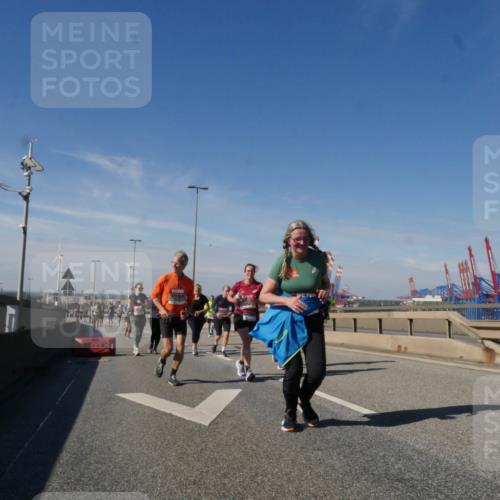 03.10.2025 - Köhlbrandbrückenlauf Matties Gatica Varas http://msf.ph/oto/9001415 03.10.2025 12:54:39 Position 2  meine-sportfotos.de