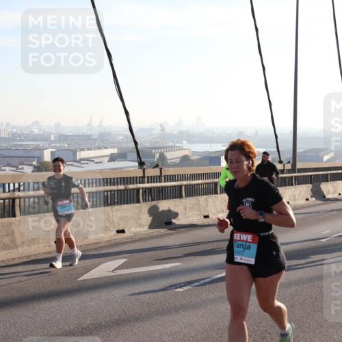 03.10.2025 - Köhlbrandbrückenlauf Julia Fischer http://msf.ph/oto/9001417 03.10.2025 09:24:14 Position 1 1412 meine-sportfotos.de