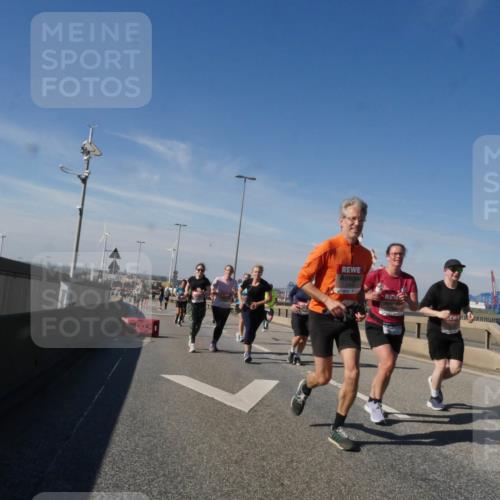03.10.2025 - Köhlbrandbrückenlauf Matties Gatica Varas http://msf.ph/oto/9001435 03.10.2025 12:54:40 Position 2  meine-sportfotos.de