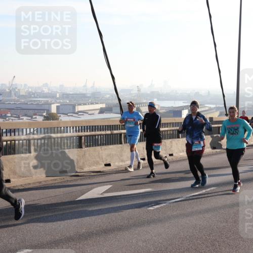 03.10.2025 - Köhlbrandbrückenlauf Julia Fischer http://msf.ph/oto/9001442 03.10.2025 09:24:20 Position 1  meine-sportfotos.de
