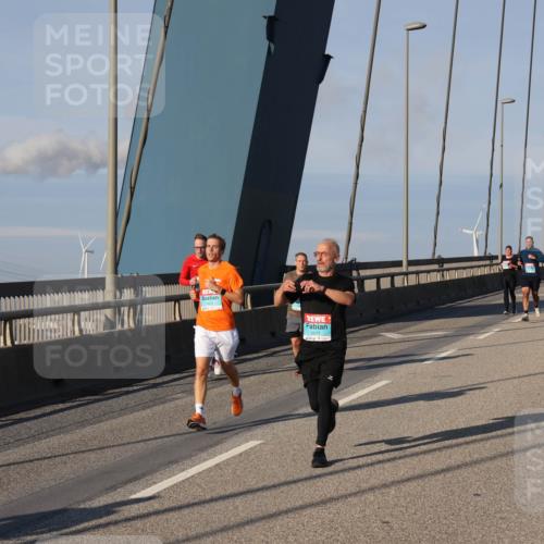 03.10.2025 - Köhlbrandbrückenlauf Julia Fischer http://msf.ph/oto/9001446 03.10.2025 09:38:46 Position 2 3211 meine-sportfotos.de