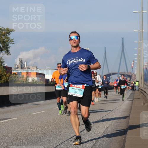 03.10.2025 - Köhlbrandbrückenlauf Luisa Fischer http://msf.ph/oto/9001447 03.10.2025 10:43:26 Position 3 1040 meine-sportfotos.de