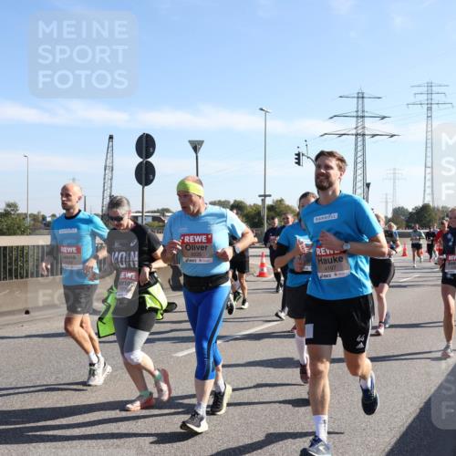 03.10.2025 - Köhlbrandbrückenlauf Julia Fischer http://msf.ph/oto/9001452 03.10.2025 12:17:33 Position 3 6225, 4197, 44 meine-sportfotos.de
