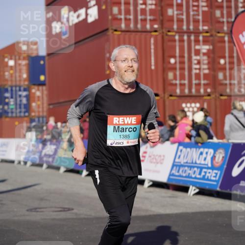 03.10.2025 - Köhlbrandbrückenlauf Michael Burmester http://msf.ph/oto/9001459 03.10.2025 10:05:27 Ziel 1312, 1385, 1415, 2084, 3679 meine-sportfotos.de