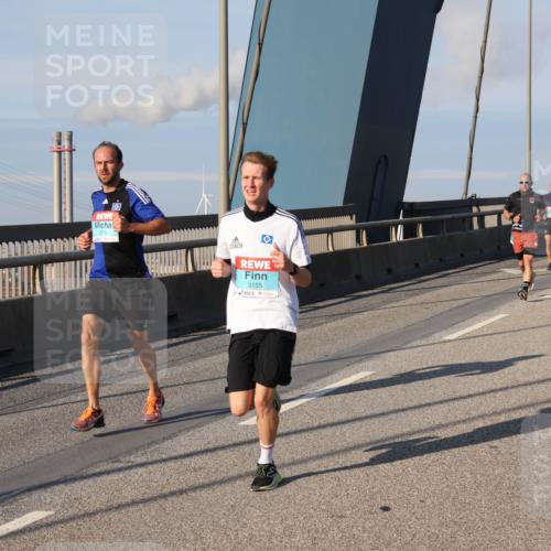 03.10.2025 - Köhlbrandbrückenlauf Julia Fischer http://msf.ph/oto/9001467 03.10.2025 09:38:57 Position 2 1215, 3155 meine-sportfotos.de