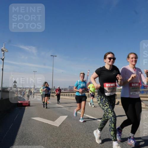 03.10.2025 - Köhlbrandbrückenlauf Matties Gatica Varas http://msf.ph/oto/9001478 03.10.2025 12:54:43 Position 2 5297, 5231 meine-sportfotos.de