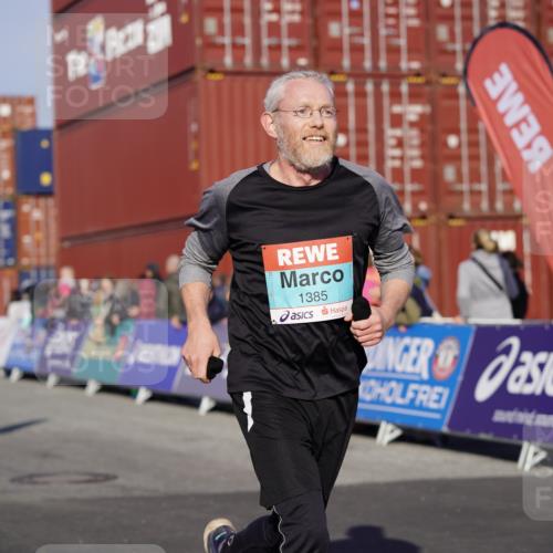 03.10.2025 - Köhlbrandbrückenlauf Michael Burmester http://msf.ph/oto/9001480 03.10.2025 10:05:27 Ziel 1312, 1385, 1415, 2084, 3679 meine-sportfotos.de