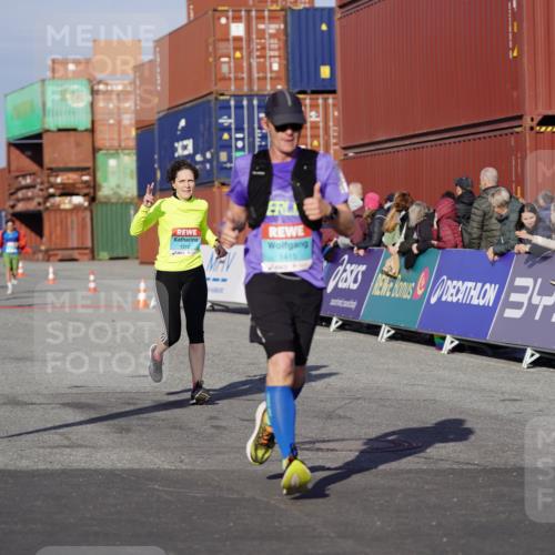 03.10.2025 - Köhlbrandbrückenlauf Michael Burmester http://msf.ph/oto/9001491 03.10.2025 10:05:29 Ziel 1312, 1385, 1415, 2084 meine-sportfotos.de