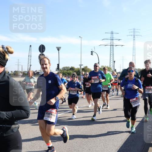 03.10.2025 - Köhlbrandbrückenlauf Julia Fischer http://msf.ph/oto/9001495 03.10.2025 12:17:40 Position 3 5737, 5638, 2025, 5642 meine-sportfotos.de