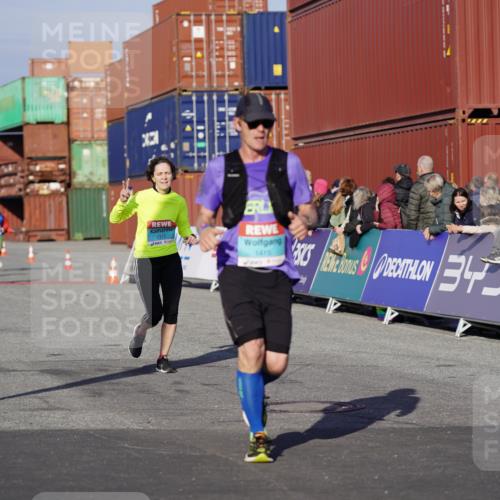 03.10.2025 - Köhlbrandbrückenlauf Michael Burmester http://msf.ph/oto/9001504 03.10.2025 10:05:29 Ziel 1312, 1385, 1415, 2084 meine-sportfotos.de