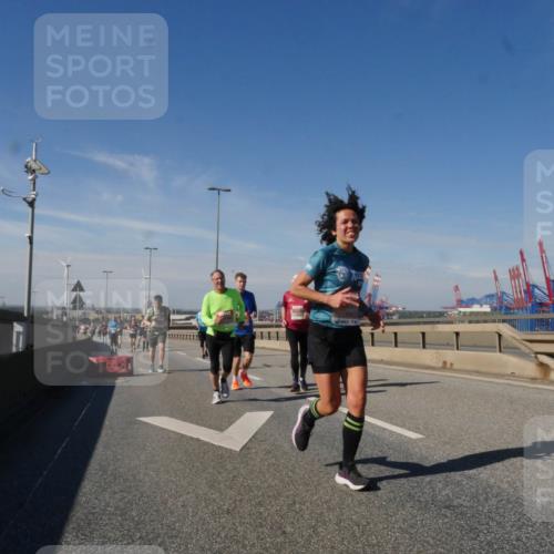 03.10.2025 - Köhlbrandbrückenlauf Matties Gatica Varas http://msf.ph/oto/9001511 03.10.2025 12:54:46 Position 2  meine-sportfotos.de