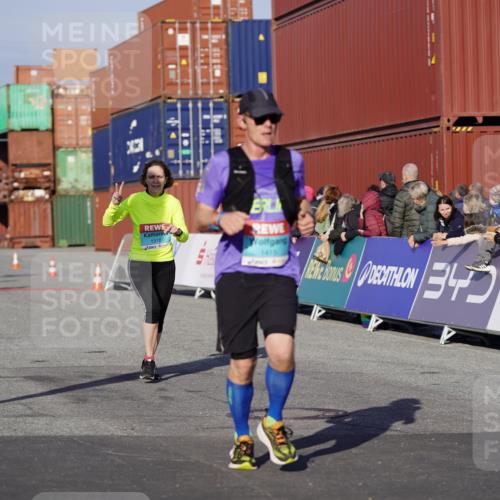 03.10.2025 - Köhlbrandbrückenlauf Michael Burmester http://msf.ph/oto/9001518 03.10.2025 10:05:29 Ziel 1312, 1385, 1415, 2084 meine-sportfotos.de