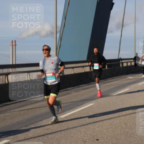 03.10.2025 - Köhlbrandbrückenlauf Julia Fischer http://msf.ph/oto/9001527 03.10.2025 09:39:05 Position 2  meine-sportfotos.de