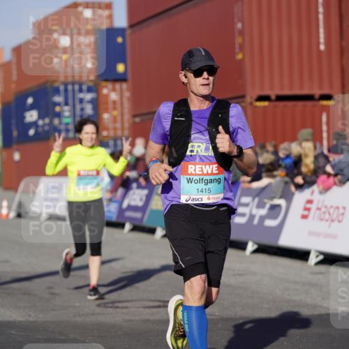 03.10.2025 - Köhlbrandbrückenlauf Michael Burmester http://msf.ph/oto/9001528 03.10.2025 10:05:30 Ziel 1119, 1312, 1340, 1385, 1415, 2084 meine-sportfotos.de