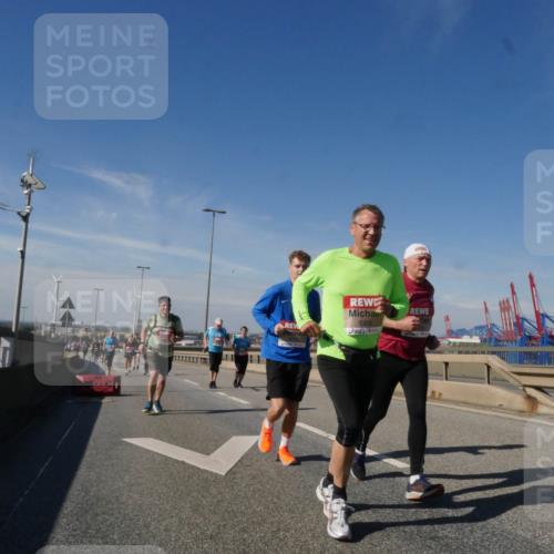 03.10.2025 - Köhlbrandbrückenlauf Matties Gatica Varas http://msf.ph/oto/9001537 03.10.2025 12:54:48 Position 2 5326 meine-sportfotos.de
