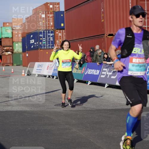 03.10.2025 - Köhlbrandbrückenlauf Michael Burmester http://msf.ph/oto/9001539 03.10.2025 10:05:30 Ziel 1119, 1312, 1340, 1385, 1415, 2084 meine-sportfotos.de