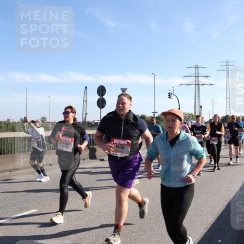 03.10.2025 - Köhlbrandbrückenlauf Julia Fischer http://msf.ph/oto/9001543 03.10.2025 12:17:47 Position 3 4683, 6136, 5493 meine-sportfotos.de