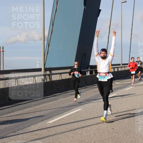03.10.2025 - Köhlbrandbrückenlauf Julia Fischer http://msf.ph/oto/9001556 03.10.2025 09:39:14 Position 2 3340 meine-sportfotos.de