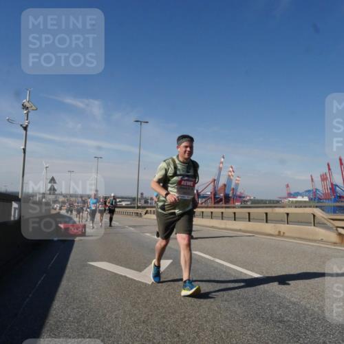 03.10.2025 - Köhlbrandbrückenlauf Matties Gatica Varas http://msf.ph/oto/9001560 03.10.2025 12:54:50 Position 2  meine-sportfotos.de
