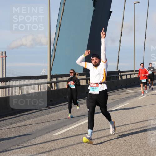 03.10.2025 - Köhlbrandbrückenlauf Julia Fischer http://msf.ph/oto/9001565 03.10.2025 09:39:15 Position 2 1 meine-sportfotos.de