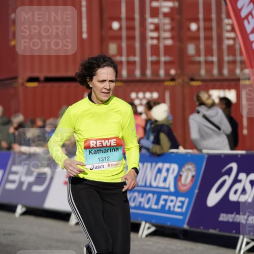 03.10.2025 - Köhlbrandbrückenlauf Michael Burmester http://msf.ph/oto/9001569 03.10.2025 10:05:31 Ziel 1119, 1312, 1340, 1385, 1415, 2698 meine-sportfotos.de