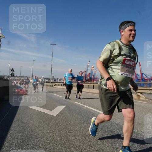 03.10.2025 - Köhlbrandbrückenlauf Matties Gatica Varas http://msf.ph/oto/9001578 03.10.2025 12:54:51 Position 2 5510 meine-sportfotos.de