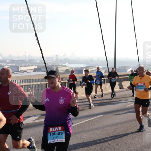 03.10.2025 - Köhlbrandbrückenlauf Julia Fischer http://msf.ph/oto/9001582 03.10.2025 09:24:34 Position 1 1188, 14281, 1395 meine-sportfotos.de